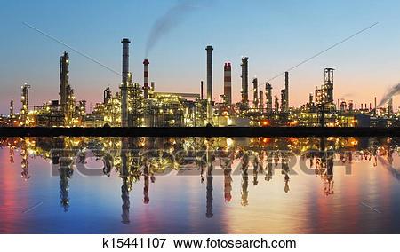 油和气体, 精炼厂, 在, 黄昏, 由于, 反映, -, 工厂, -, 石油化学产品